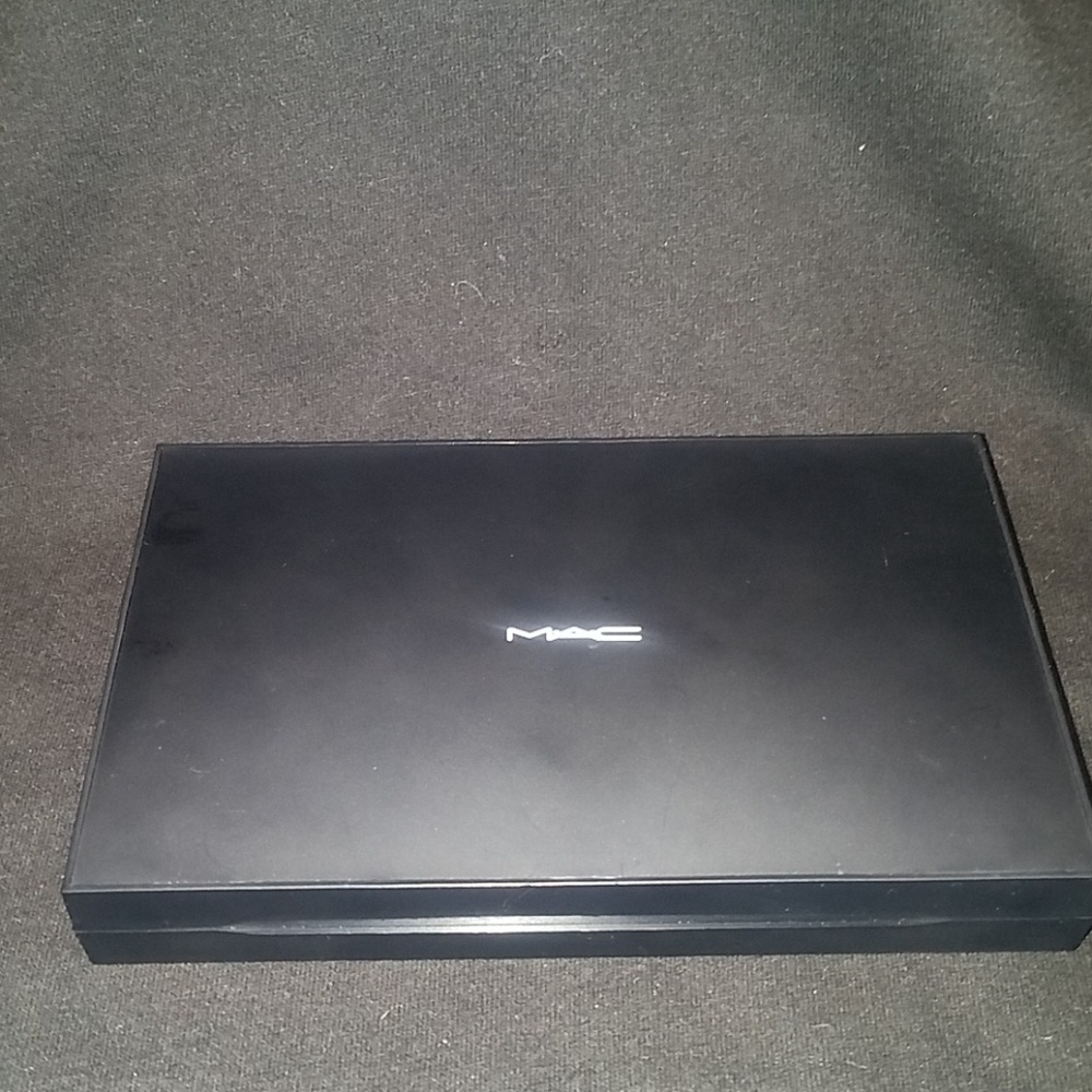 Mac magnetic pallet